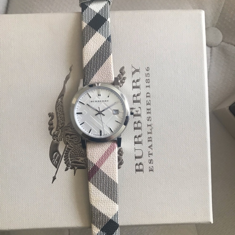 Watch - Picture 4 of 5